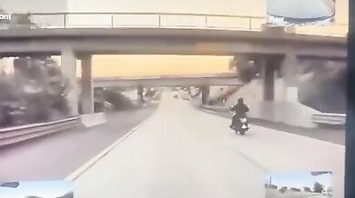 Road Rage mezi motorkáři a řidičem automobilu skončil brutální nehodou