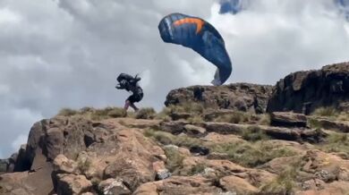 Dramatická situace při startu paraglidisty