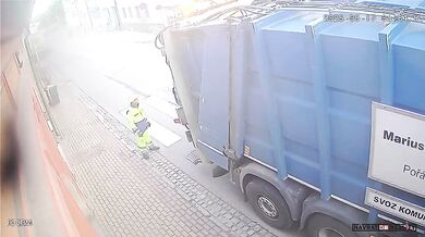 Popelářský vůz přejel muže