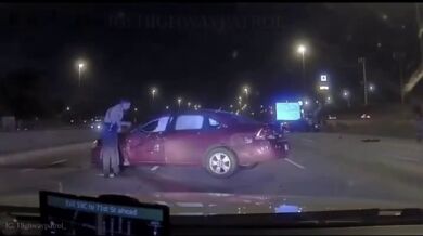 Policista jen o vlásek unikl dvěma nehodám