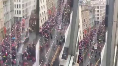 Tragédie na oslavách Liverpoolu: Auto najelo do davu, téměř 50 zraněných