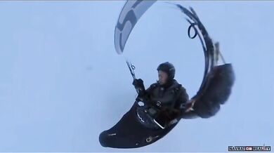 Paraglidista přežil let v bouřkovém mraku ve výšce dopravního letadla