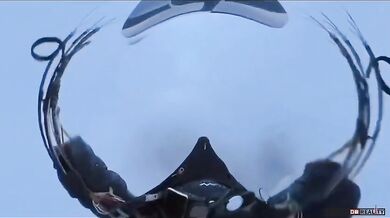 Paraglidista přežil let v bouřkovém mraku ve výšce dopravního letadla