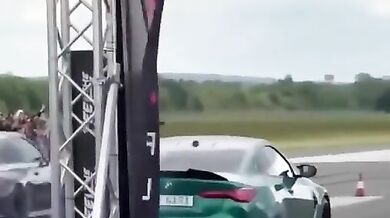 Hrůzný moment na drag racingu v Polsku: auto narazilo do diváků, zraněno nejméně 17 lidí