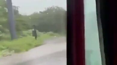 Road rage mezi řidičem tahače a motorkářem