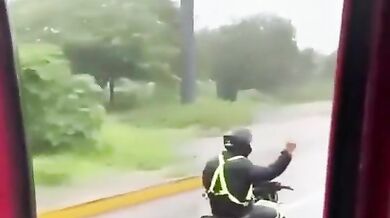 Road rage mezi řidičem tahače a motorkářem