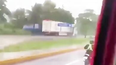 Road rage mezi řidičem tahače a motorkářem