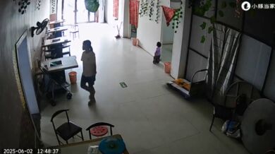 Matka zachránila své dítě jen o vlásek