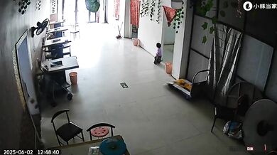 Matka zachránila své dítě jen o vlásek