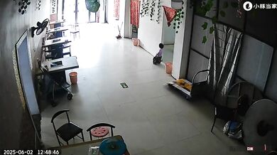 Matka zachránila své dítě jen o vlásek