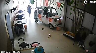 Matka zachránila své dítě jen o vlásek