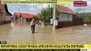 Rumunská novinářka během živého vstupu zmizela pod hladinou