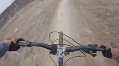 Prostě následuj zkušenějšího bikera...