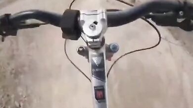 Prostě následuj zkušenějšího bikera...