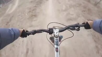 Prostě následuj zkušenějšího bikera...