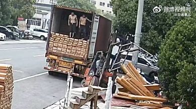 Pracovní nehoda s vysokozdvižným vozíkem #2