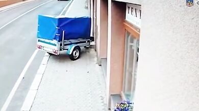 Nezajištěný vozík smetl chodce na Sokolovsku