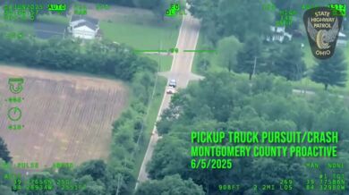 Opilá řidička zatčena po honičce na dálnici I-75, která skončila převrácením vozidla