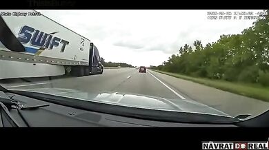 Opilá řidička zatčena po honičce na dálnici I-75, která skončila převrácením vozidla