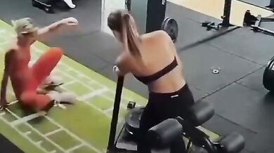 Blondýny ve fitku