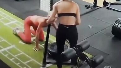Blondýny ve fitku