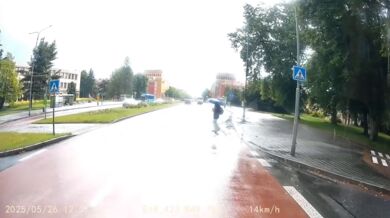 Málo stačilo k tragédii na přechodu v Havířově: Jedno auto školáka pustilo, druhé ho málem smetlo