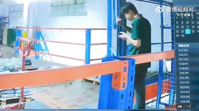 Pracovní nehoda - Pracovník byl na pracovišti rozptýlen mobilem