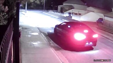 Žháři vzpláli při pokusu zapálit dům