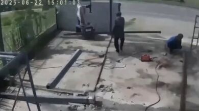 Dělníci přežili dopravní nehodu jen o vlásek