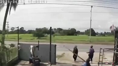 Dělníci přežili dopravní nehodu jen o vlásek