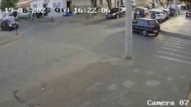 Honička motorkáře skončila nehodou na křižovatce