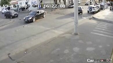 Honička motorkáře skončila nehodou na křižovatce