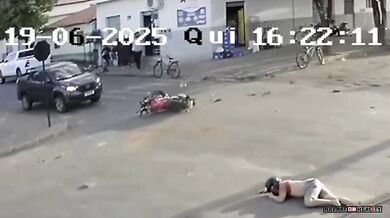 Honička motorkáře skončila nehodou na křižovatce