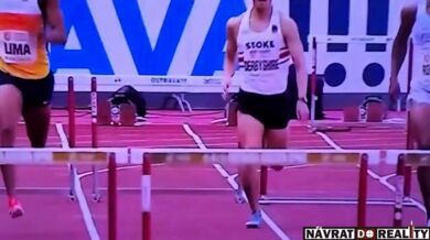 Americký atlet Chris Robinson vyhrál závod na 400 metrů překážek v Ostravě navzdory nepříjemné nehodě se šortkami