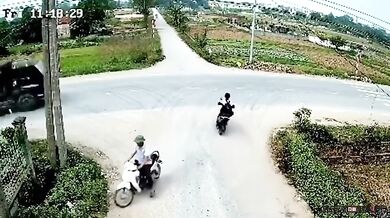 Skútrař vs. náklaďák