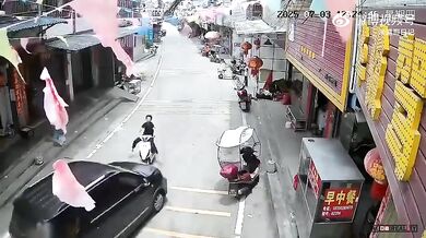 Málem dostal ještě pár pohlavků...