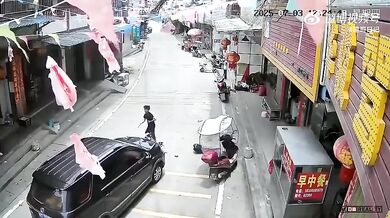 Málem dostal ještě pár pohlavků...