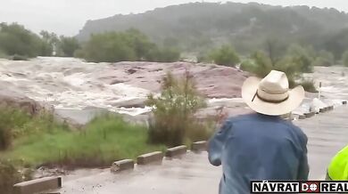 Katastrofální bleskové povodně v Texasu si vyžádaly desítky obětí