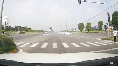 Motonehoda na křižovatce