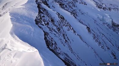 První nepřerušený záběr výstupu na Mount Everest natočený dronem