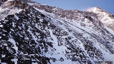 První nepřerušený záběr výstupu na Mount Everest natočený dronem