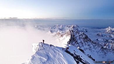 První nepřerušený záběr výstupu na Mount Everest natočený dronem