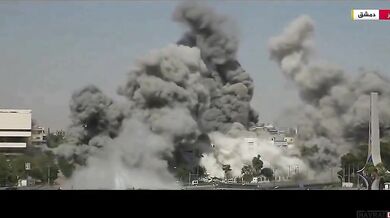 Izraelský útok zachycen během živého vysílání syrské televize