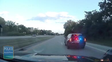 Divoká honička mezi Wisconsinem a Illinois: Řidič prchal před policií a narážel do aut