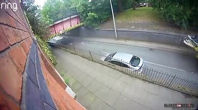 Autobusu strhl most střechu