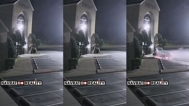 Řidič v kradeném autě narazil do kostela