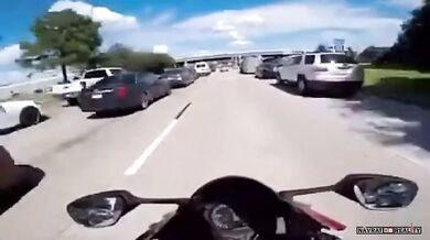 Motorkář přežil jen o fous