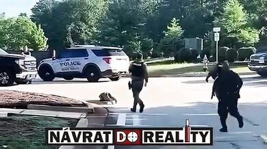 Chytání nahého černocha