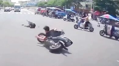 Wheelie na skútru...