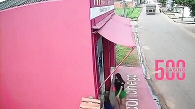 Matka a dcera těsně unikly nekontrolovaně řítícímu se návěsu